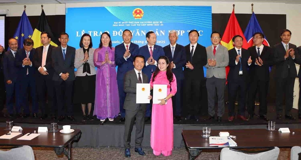 ĐẠI HỘI ĐẢNG XIV: Việt Nam - đối tác đáng tin cậy và ở tâm điểm các chuyển dịch toàn cầu - Ảnh 2.