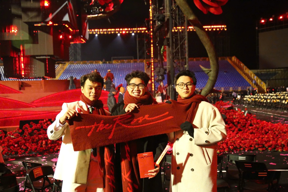 Hà Anh Tuấn và The Rose Concert tặng 1 tỷ đồng cho bệnh nhân ung thư về quê ăn tết - Ảnh 8.