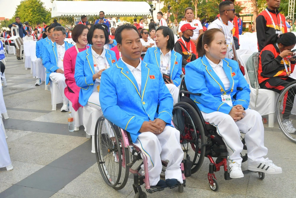 Khai mạc ASEAN Para Games 13: Đi tìm vàng bằng ý chí và bản lĩnh - Ảnh 1.