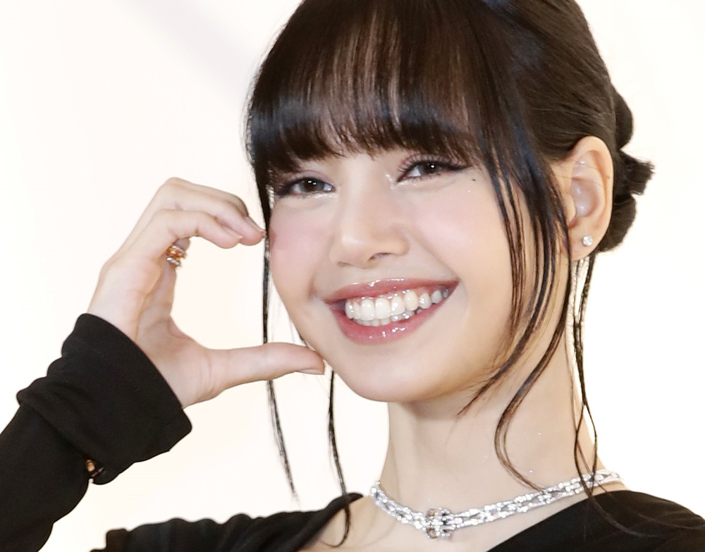 Lisa Blackpink - Nghệ sĩ solo nữ K-pop đầu tiên có hai dự án cá nhân vượt mốc 2 tỷ lượt nghe trên Spotify - Ảnh 6.