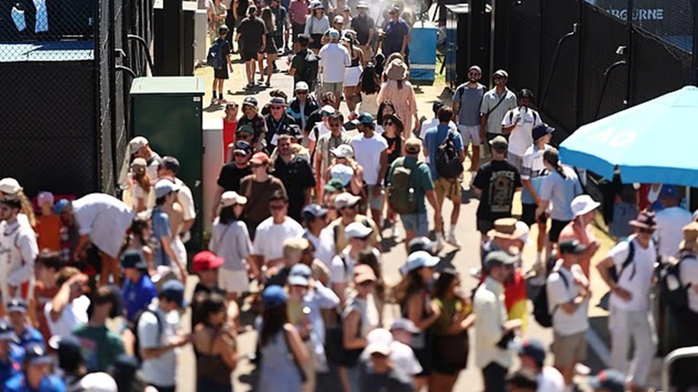 Australian Open 2026 nhận làn sóng chỉ trích sau ngày thi đấu mở màn - Ảnh 2.