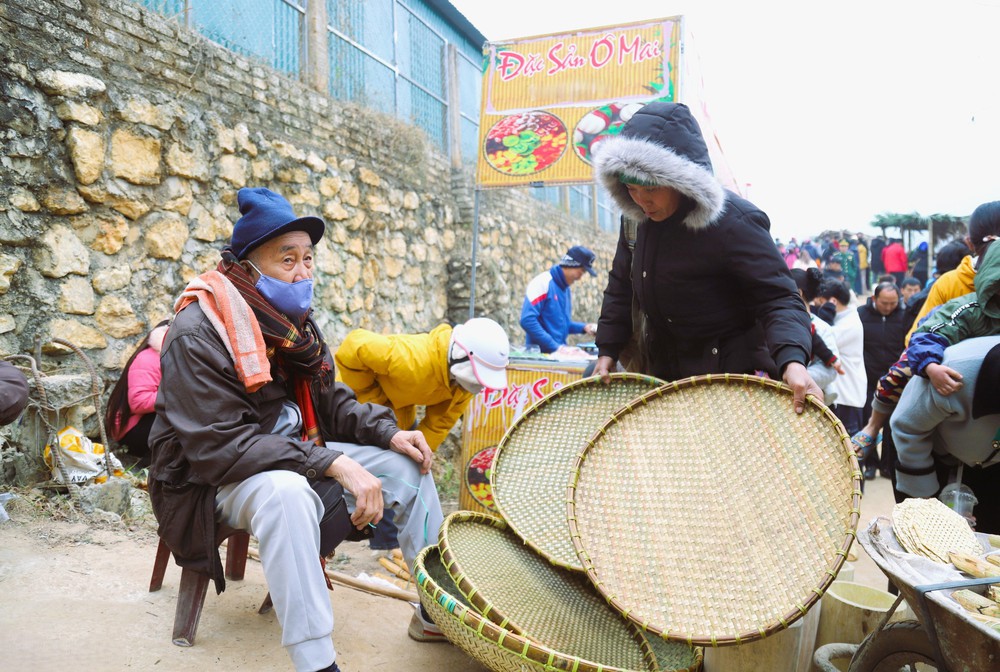 Độc đáo sắc màu văn hóa chợ phiên biên giới Nhôn Mai - Ảnh 8.