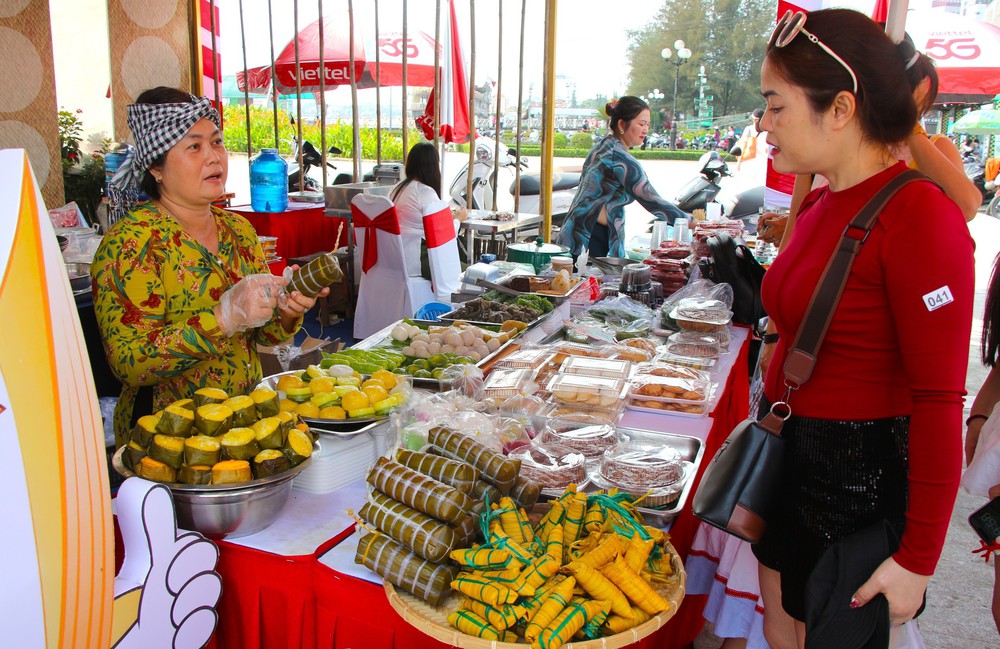 Tăng tính hấp dẫn cho du lịch Cần Thơ qua văn hóa ẩm thực - Ảnh 3. Tăng tính hấp dẫn cho du lịch Cần Thơ qua văn hóa ẩm thực - Ảnh 3.