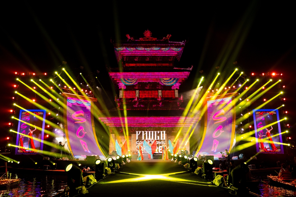 Cao Minh Tiến đưa di sản Tràng An lên sân khấu thời trang qua BST "Bồng bềnh" - Ảnh 1. Cao Minh Tiến đưa di sản Tràng An lên sân khấu thời trang qua BST "Bồng bềnh" - Ảnh 1.