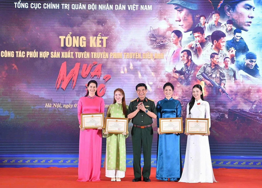 Hoà Minzy ở tuổi 30: Tự hào với "cơn mưa" bằng khen, giải thưởng và tình yêu của khán giả - Ảnh 5.