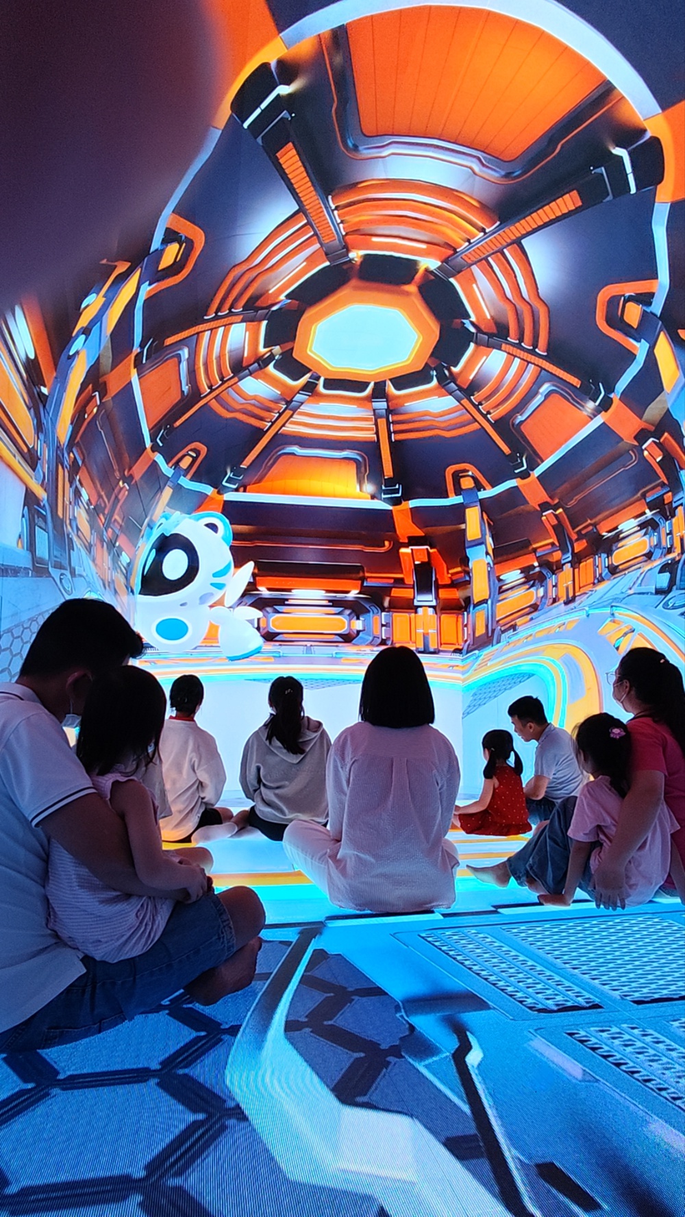 Gigamall ra mắt tổ hợp công nghệ, nghệ thuật Immersive 12D+ - Ảnh 4. Gigamall ra mắt tổ hợp công nghệ, nghệ thuật Immersive 12D+ - Ảnh 4.