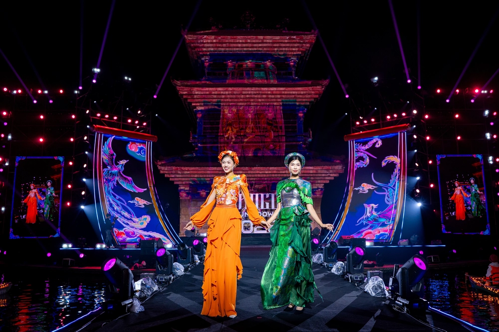 Cao Minh Tiến đưa di sản Tràng An lên sân khấu thời trang qua BST "Bồng bềnh" - Ảnh 3. Cao Minh Tiến đưa di sản Tràng An lên sân khấu thời trang qua BST "Bồng bềnh" - Ảnh 3.