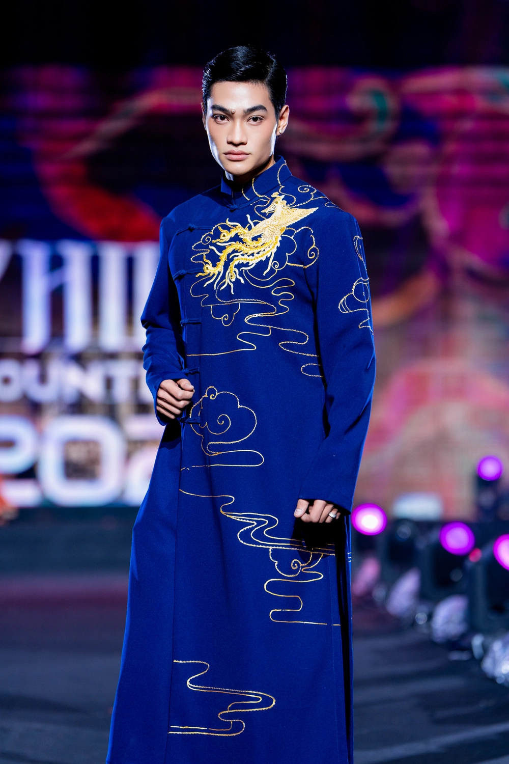 Cao Minh Tiến đưa di sản Tràng An lên sân khấu thời trang qua BST "Bồng bềnh" - Ảnh 8. Cao Minh Tiến đưa di sản Tràng An lên sân khấu thời trang qua BST "Bồng bềnh" - Ảnh 8.