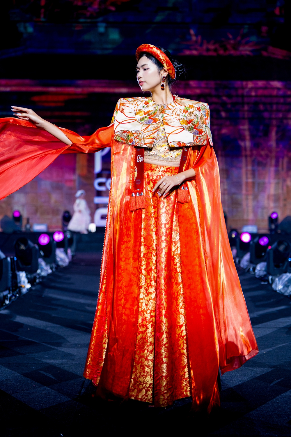 Cao Minh Tiến đưa di sản Tràng An lên sân khấu thời trang qua BST "Bồng bềnh" - Ảnh 6. Cao Minh Tiến đưa di sản Tràng An lên sân khấu thời trang qua BST "Bồng bềnh" - Ảnh 6.