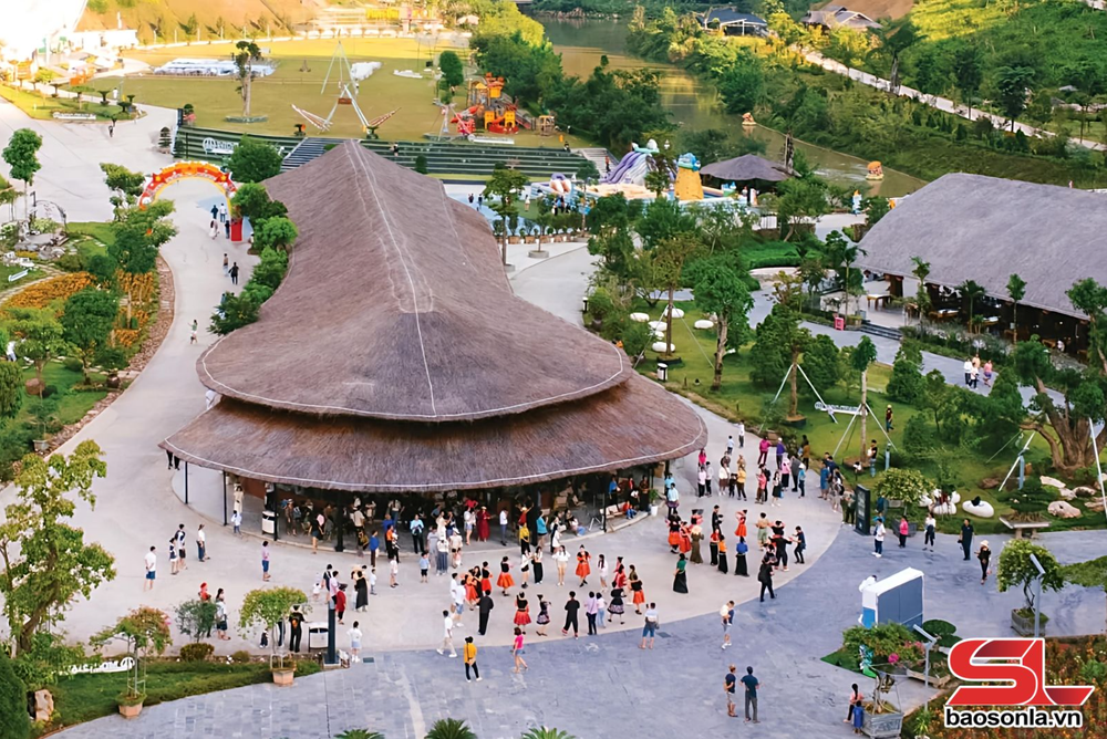 Khu du lịch Quốc gia Mộc Châu hút khách trong dịp đầu năm - Ảnh 4. Khu du lịch Quốc gia Mộc Châu hút khách trong dịp đầu năm - Ảnh 4.