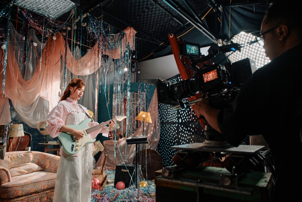 XIRI chính thức phát hành EP đầu tay "Hey Xiri" - Ảnh 1. XIRI chính thức phát hành EP đầu tay "Hey Xiri" - Ảnh 1.