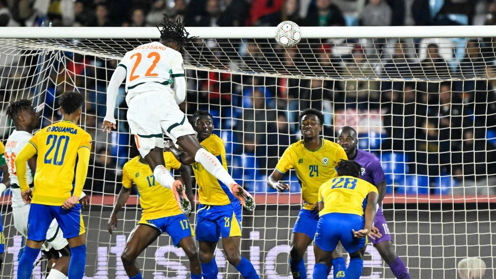 Chính phủ Gabon đình chỉ toàn bộ đội tuyển quốc gia, loại bỏ ngôi sao lớn nhất sau màn trình diễn 'thảm họa' ở AFCON - Ảnh 1. Chính phủ Gabon đình chỉ toàn bộ đội tuyển quốc gia, loại bỏ ngôi sao lớn nhất sau màn trình diễn 'thảm họa' ở AFCON - Ảnh 1.