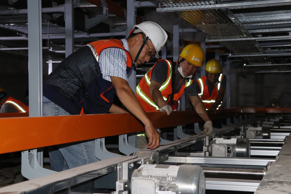 Xuyên Tết lắp đặt thiết bị tại nhà ga sân bay Long Thành - Ảnh 2.