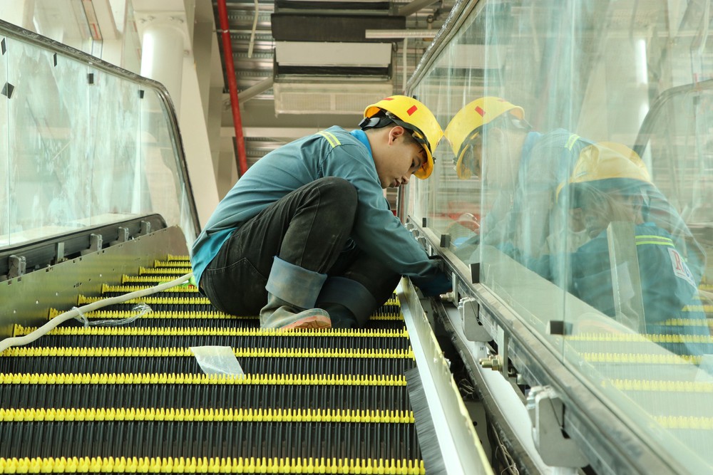 Xuyên Tết lắp đặt thiết bị tại nhà ga sân bay Long Thành - Ảnh 3.