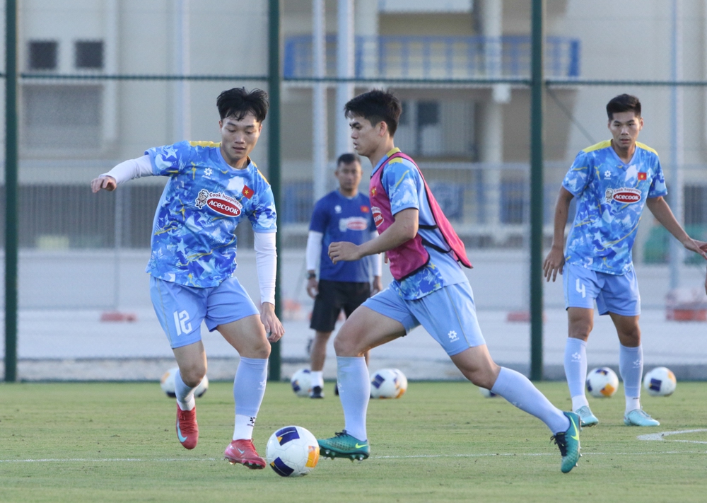 Tin nóng bóng đá Việt hôm nay 3/1: U23 Việt Nam đặt mục tiêu thắng Jordan; Hồng Lĩnh Hà Tĩnh thử việc hai ngoại binh - Ảnh 1.