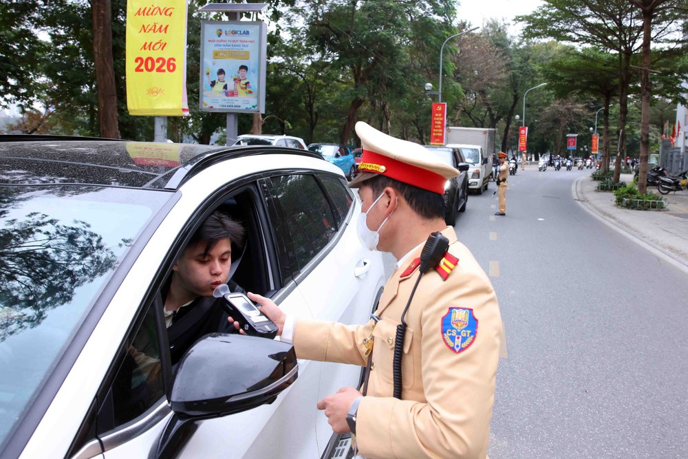 Ngày 2/1, phát hiện 3.373 trường hợp vi phạm nồng độ cồn - Ảnh 1.