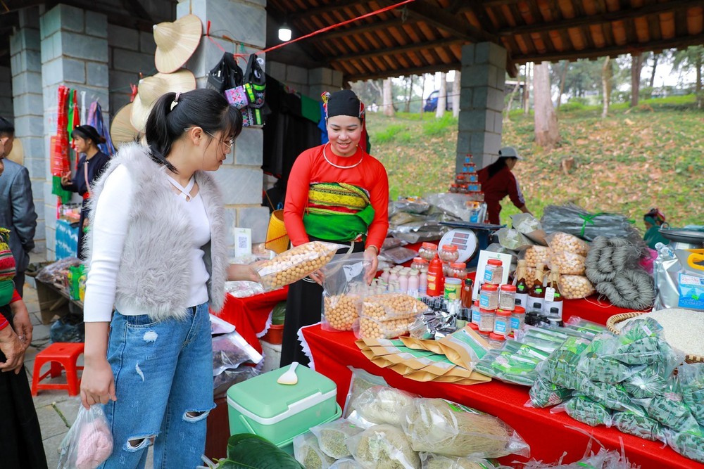 Độc đáo “Chợ phiên vùng cao” tại Hà Nội - Ảnh 9.