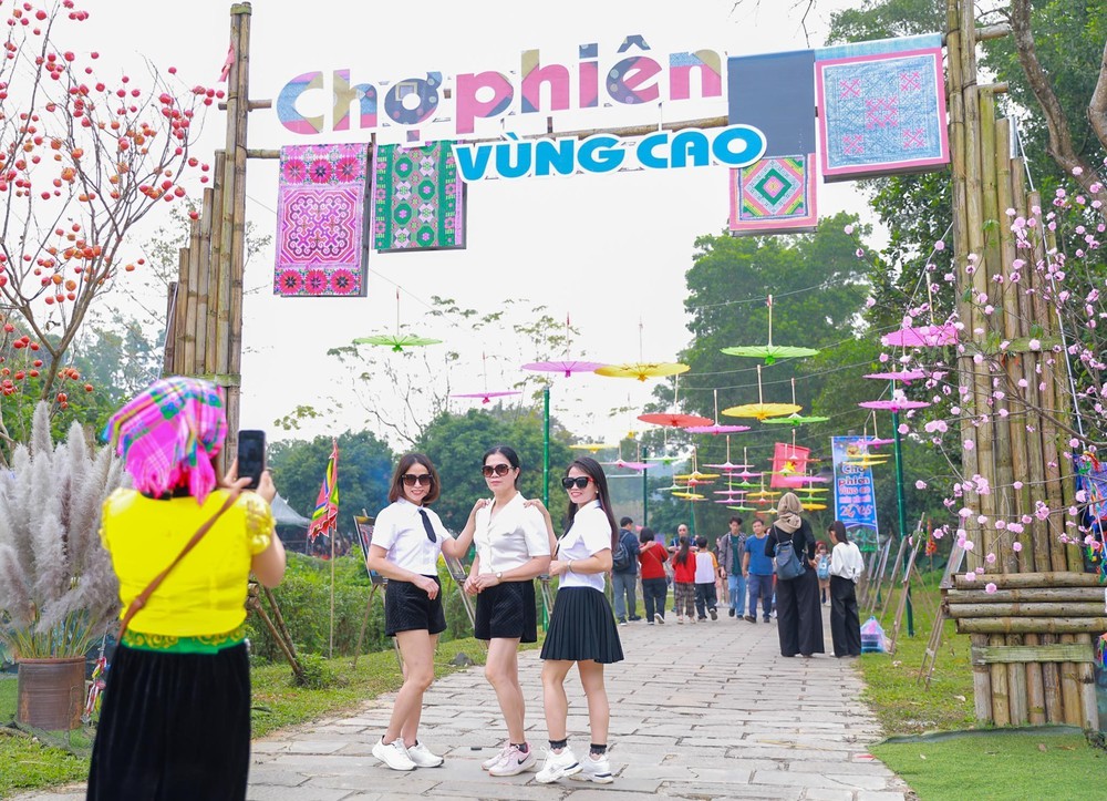 Độc đáo “Chợ phiên vùng cao” tại Hà Nội - Ảnh 1.