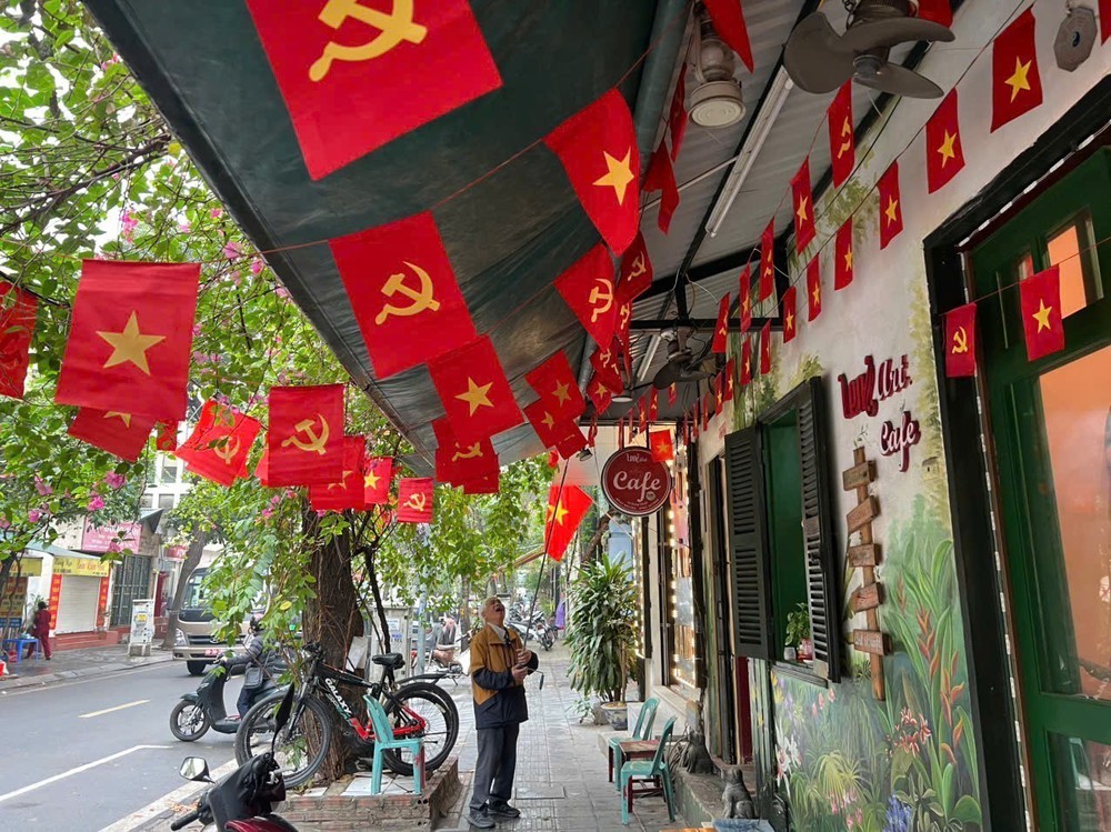 Đại hội XIV của Đảng: Thủ đô Hà Nội rực rỡ cờ hoa, hân hoan chào đón sự kiện chính trị trọng đại của đất nước - Ảnh 8.