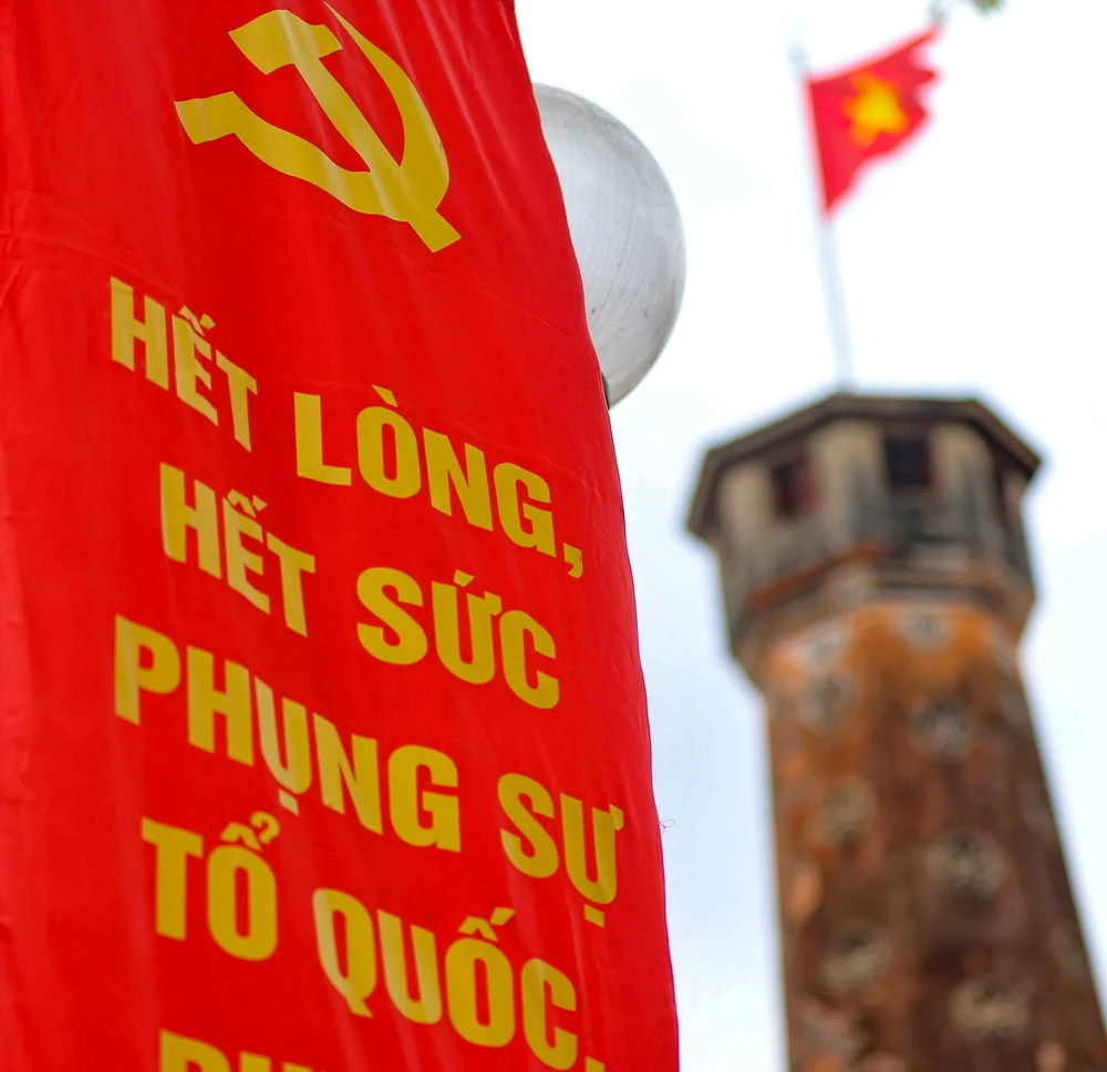 Đại hội XIV của Đảng: Thủ đô Hà Nội rực rỡ cờ hoa, hân hoan chào đón sự kiện chính trị trọng đại của đất nước - Ảnh 1.