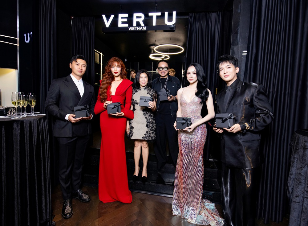 Lan Khuê - Hương Giang xuất hiện tại Private Showcase kín của Vertu Việt Nam - Ảnh 1.
