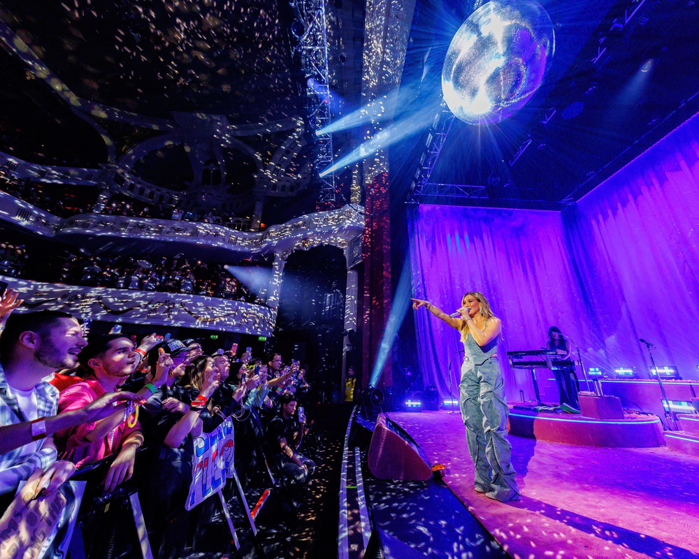 Hilary Duff và màn tái xuất huy hoàng sau gần 2 thập kỷ - Ảnh 1. Hilary Duff và màn tái xuất huy hoàng sau gần 2 thập kỷ - Ảnh 1.