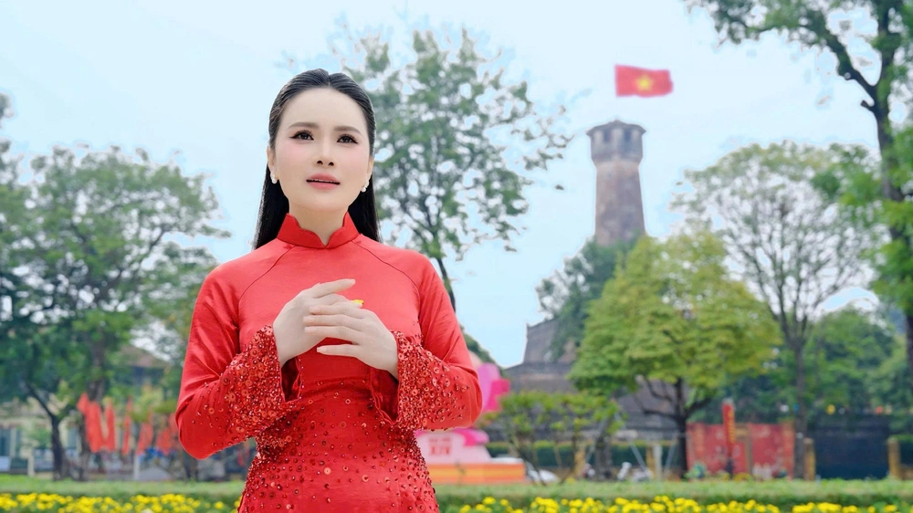 Chào mừng Đại hội Đảng XIV: Ngắm loạt biểu tượng của Việt Nam trong MV "Đảng đã cho ta mùa xuân" - Ảnh 1.