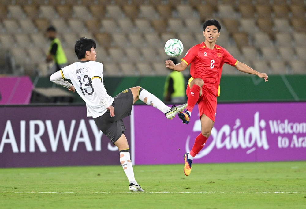 U23 Việt Nam đứng dậy nhanh sau vấp ngã - Ảnh 1.