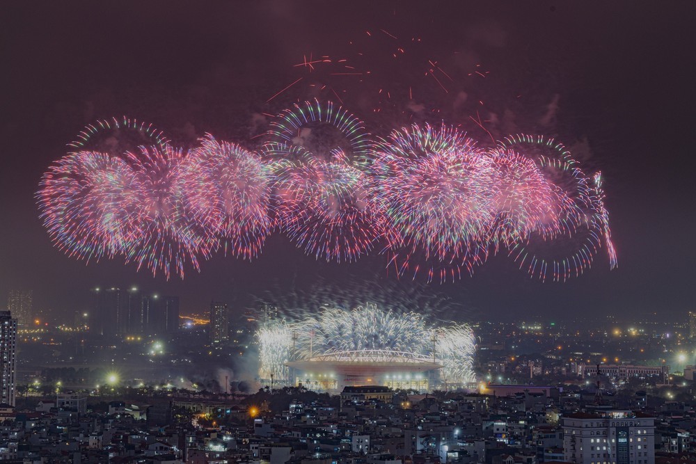 Hà Nội: Tổng duyệt pháo hoa chào mừng Đại hội XIV của Đảng - Ảnh 2.