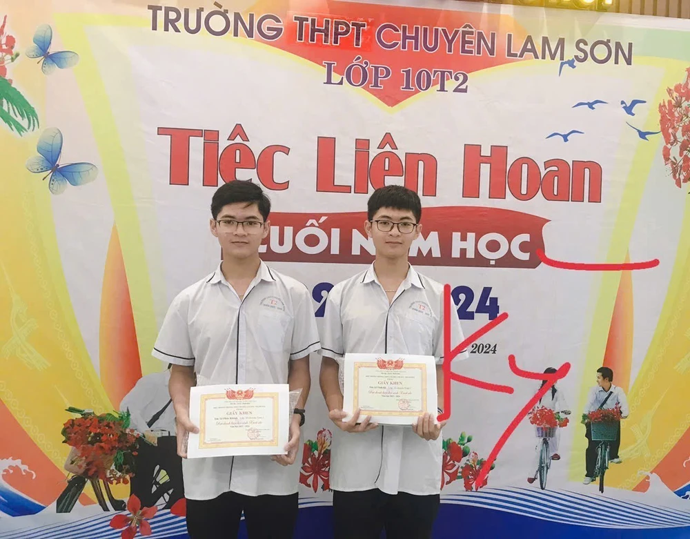 Hai anh em song sinh cùng giành giải Nhất môn Toán kỳ thi học sinh giỏi Quốc gia - Ảnh 1. Hai anh em song sinh cùng giành giải Nhất môn Toán kỳ thi học sinh giỏi Quốc gia - Ảnh 1.