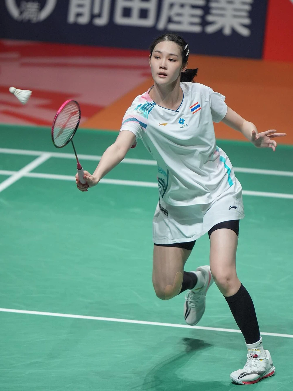 Nguyễn Thùy Linh chạm trán 'hoa khôi cầu lông' Thái Lan ở tứ kết Indonesia Masters 2026 - Ảnh 4. Nguyễn Thùy Linh chạm trán 'hoa khôi cầu lông' Thái Lan ở tứ kết Indonesia Masters 2026 - Ảnh 4.