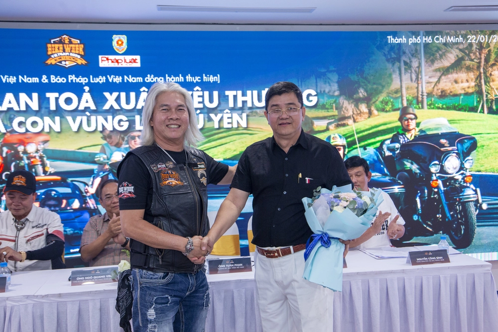 Bike Week Việt Nam chung tay lan tỏa xuân yêu thương đến bà con vùng lũ Phú Yên - Ảnh 2.