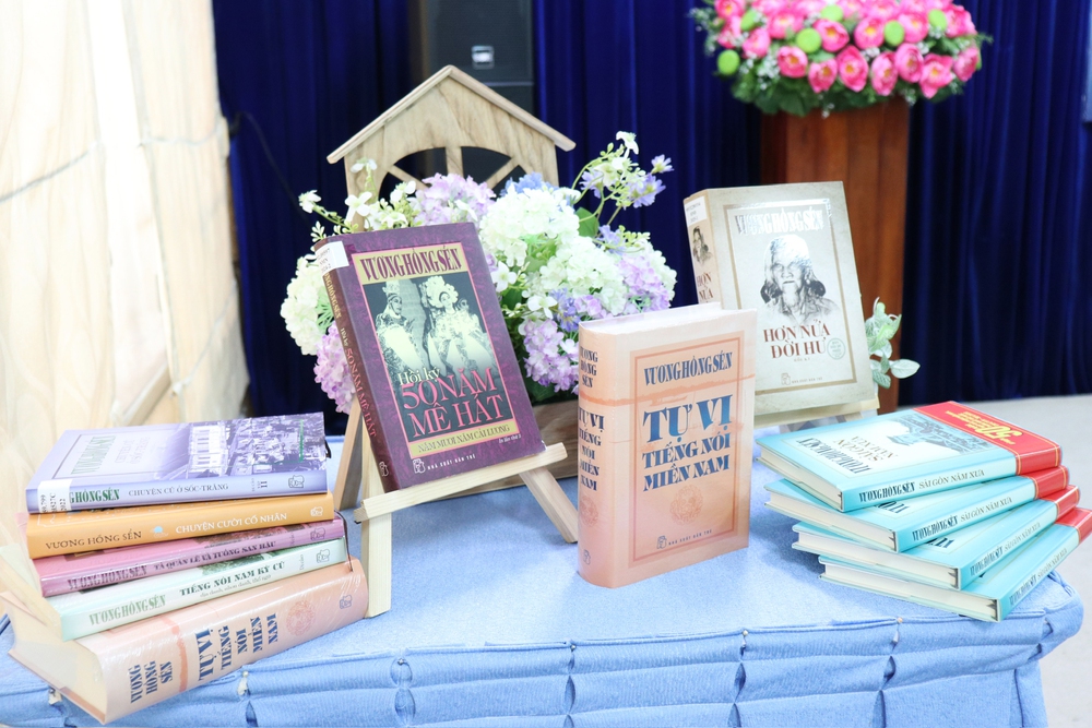 Vương Hồng Sển một đời phụng sự văn hóa Việt Nam - Ảnh 3. Vương Hồng Sển một đời phụng sự văn hóa Việt Nam - Ảnh 3.