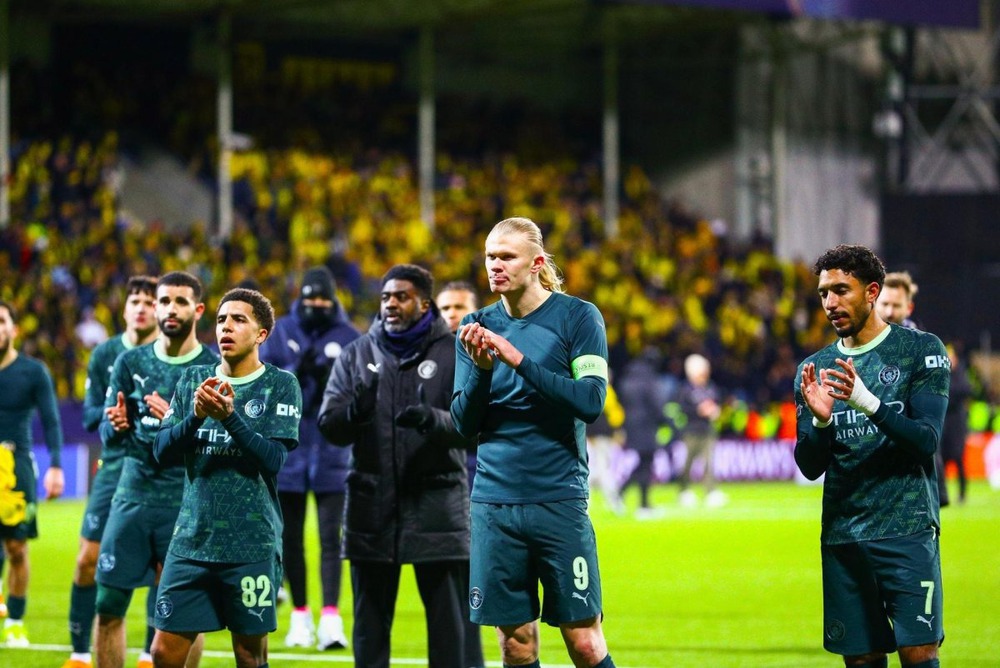 Cầu thủ Man City hoàn tiền vé cho CĐV sau thất bại sốc tại Champions League - Ảnh 1.