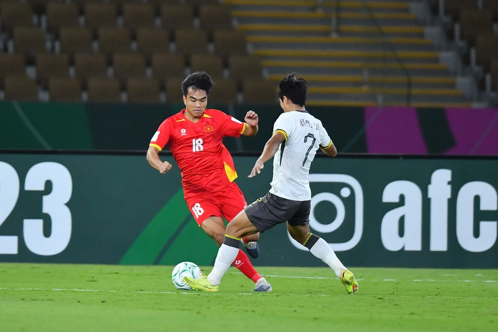 Tin nóng bóng đá Việt Nam hôm nay 23/1: U23 Việt Nam về nước vào ngày 24/1; SHB Đà Nẵng ký hợp đồng với tiền vệ Argentina - Ảnh 1. Tin nóng bóng đá Việt Nam hôm nay 23/1: U23 Việt Nam về nước vào ngày 24/1; SHB Đà Nẵng ký hợp đồng với tiền vệ Argentina - Ảnh 1.