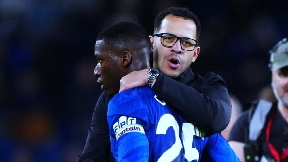 HLV Liam Rosenior chỉ ra một cầu thủ Chelsea đang 'xuất sắc nhất thế giới' - Ảnh 2.