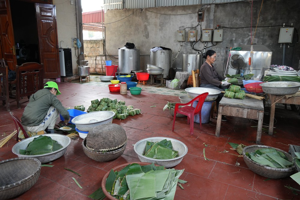 Hải Phòng: Tết về sớm ở làng bánh chưng Thủy Đường - Ảnh 1.