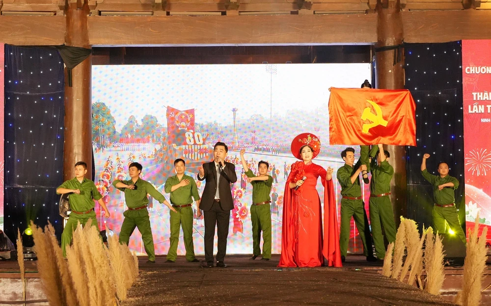 Chương trình nghệ thuật chào mừng thành công Đại hội XIV tại Ninh Bình - Ảnh 4. Chương trình nghệ thuật chào mừng thành công Đại hội XIV tại Ninh Bình - Ảnh 4.