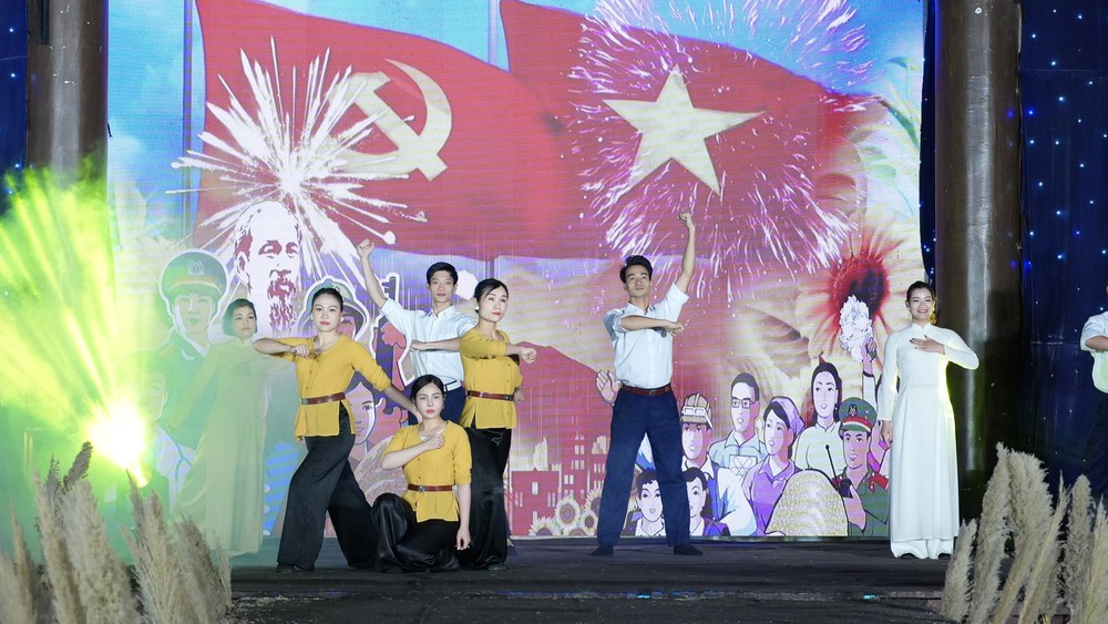 Chương trình nghệ thuật chào mừng thành công Đại hội XIV tại Ninh Bình - Ảnh 2. Chương trình nghệ thuật chào mừng thành công Đại hội XIV tại Ninh Bình - Ảnh 2.