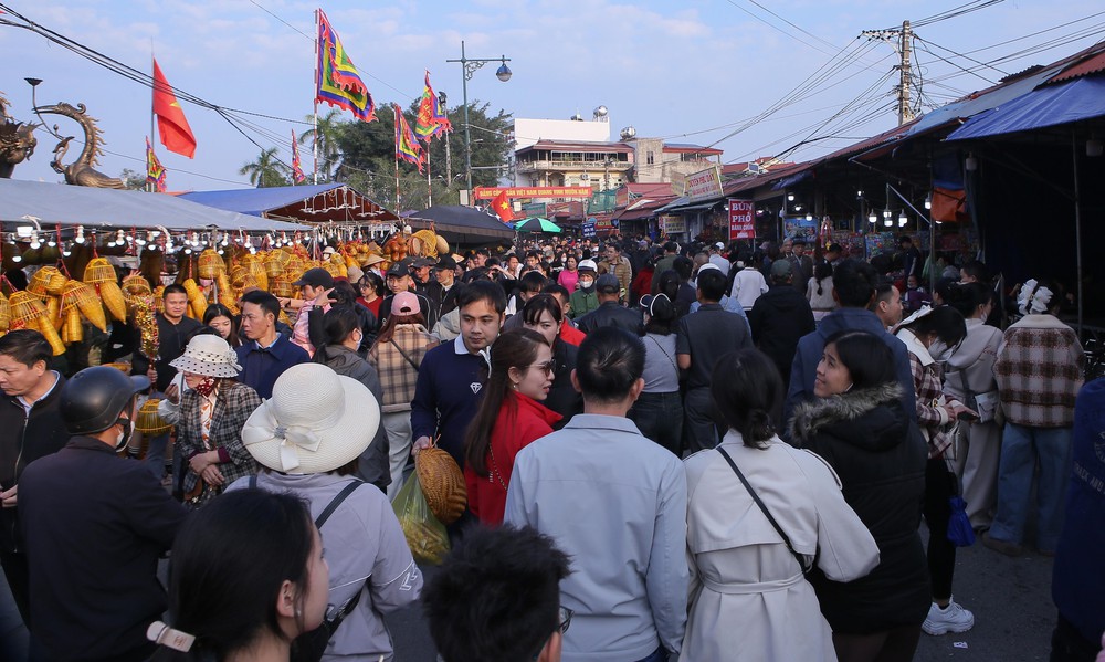Chợ Viềng - Điểm hẹn văn hóa tâm linh - Ảnh 1. Chợ Viềng - Điểm hẹn văn hóa tâm linh - Ảnh 1.