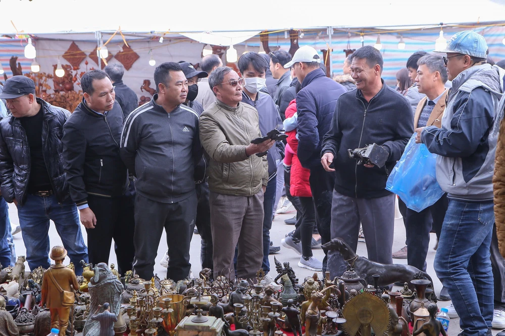 Chợ Viềng - Điểm hẹn văn hóa tâm linh - Ảnh 4. Chợ Viềng - Điểm hẹn văn hóa tâm linh - Ảnh 4.