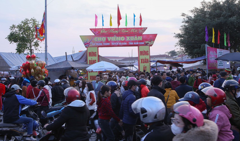 Chợ Viềng - Điểm hẹn văn hóa tâm linh - Ảnh 2. Chợ Viềng - Điểm hẹn văn hóa tâm linh - Ảnh 2.