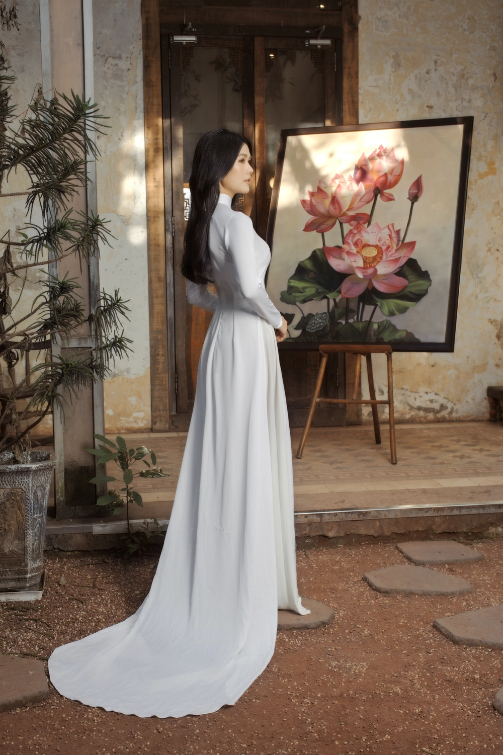 Phúc Anh khoe nhan sắc nhẹ nhàng trong bộ ảnh áo dài - Ảnh 1.