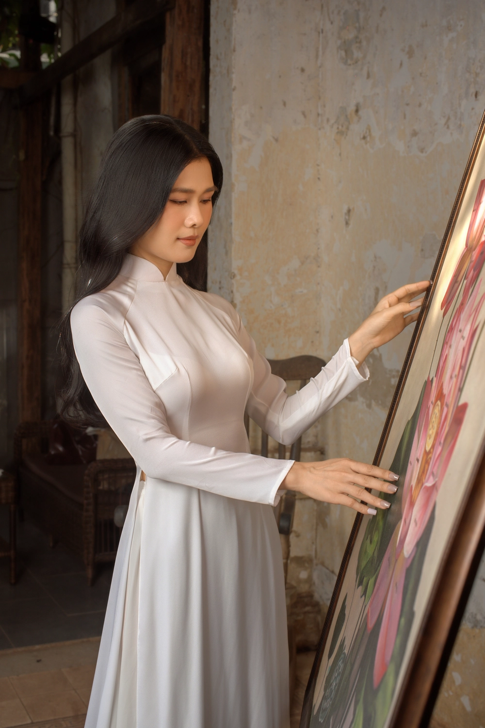 Phúc Anh khoe nhan sắc nhẹ nhàng trong bộ ảnh áo dài - Ảnh 2.