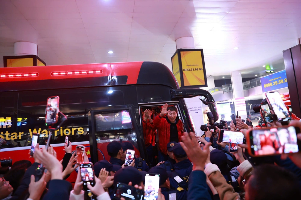 U23 Việt Nam về trong vòng tay yêu thương của người hâm mộ - Ảnh 5.