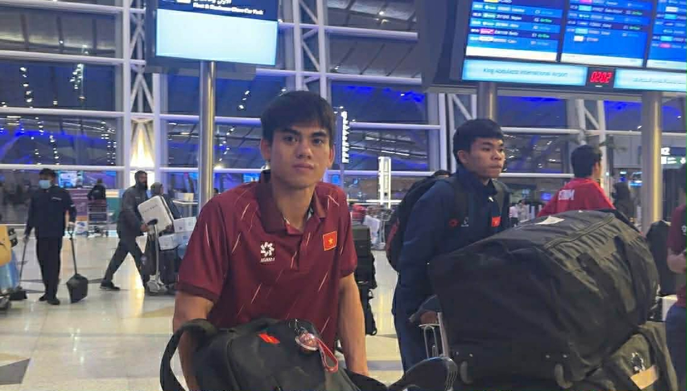 U23 Việt Nam về nước, Thái Sơn muốn ăn lẩu - Ảnh 1. U23 Việt Nam về nước, Thái Sơn muốn ăn lẩu - Ảnh 1.