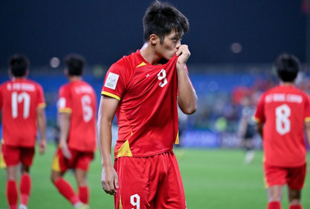 "Người hùng" U23 Việt Nam bứt phá khỏi cái bóng "Vua giải trẻ" - Ảnh 1. "Người hùng" U23 Việt Nam bứt phá khỏi cái bóng "Vua giải trẻ" - Ảnh 1.