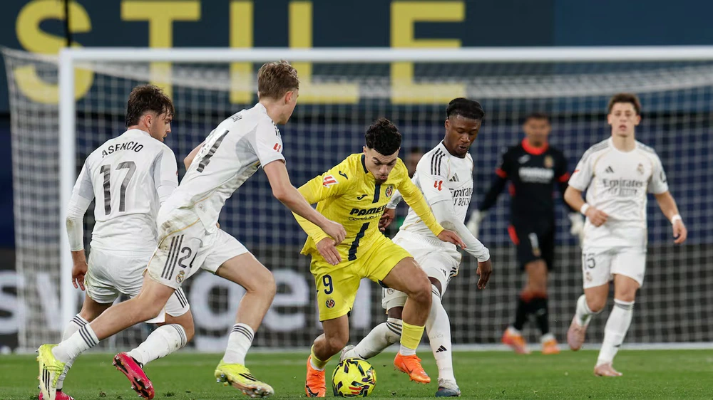 Real Madrid tiếp tục thắng: Những Galacticos trong bộ đồ “công nhân” - Ảnh 1.