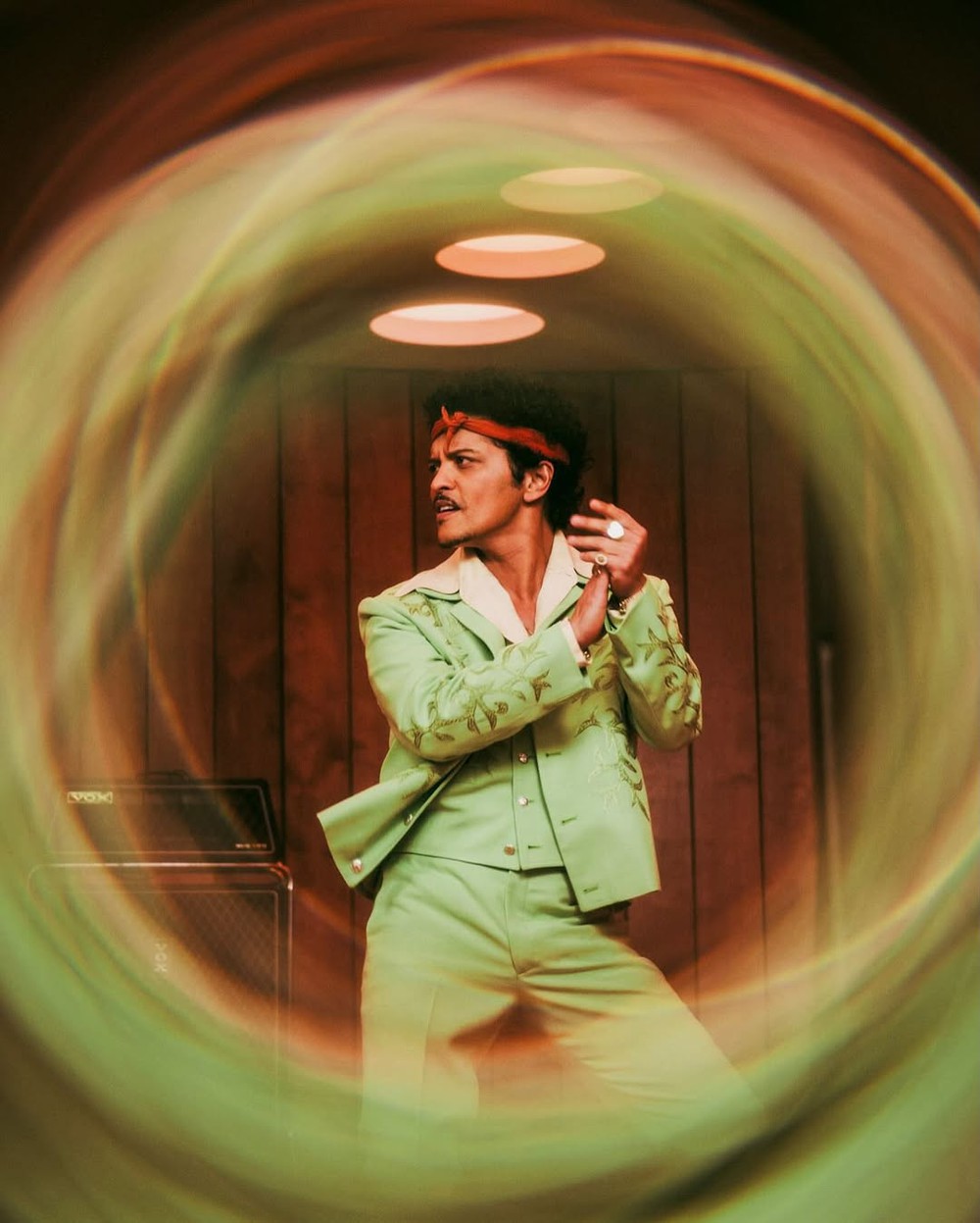 Ca khúc "I Just Might" lên đỉnh Billboard: Rực rỡ Bruno Mars - Ảnh 3.