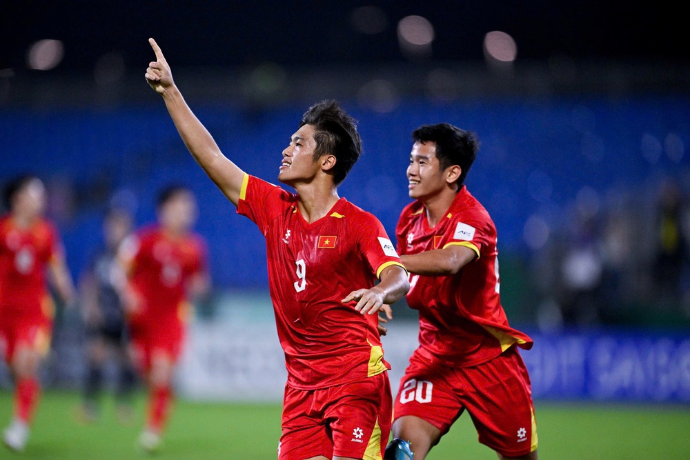 “Tre già măng mọc…” - Ảnh 1. “Tre già măng mọc…” - Ảnh 1.